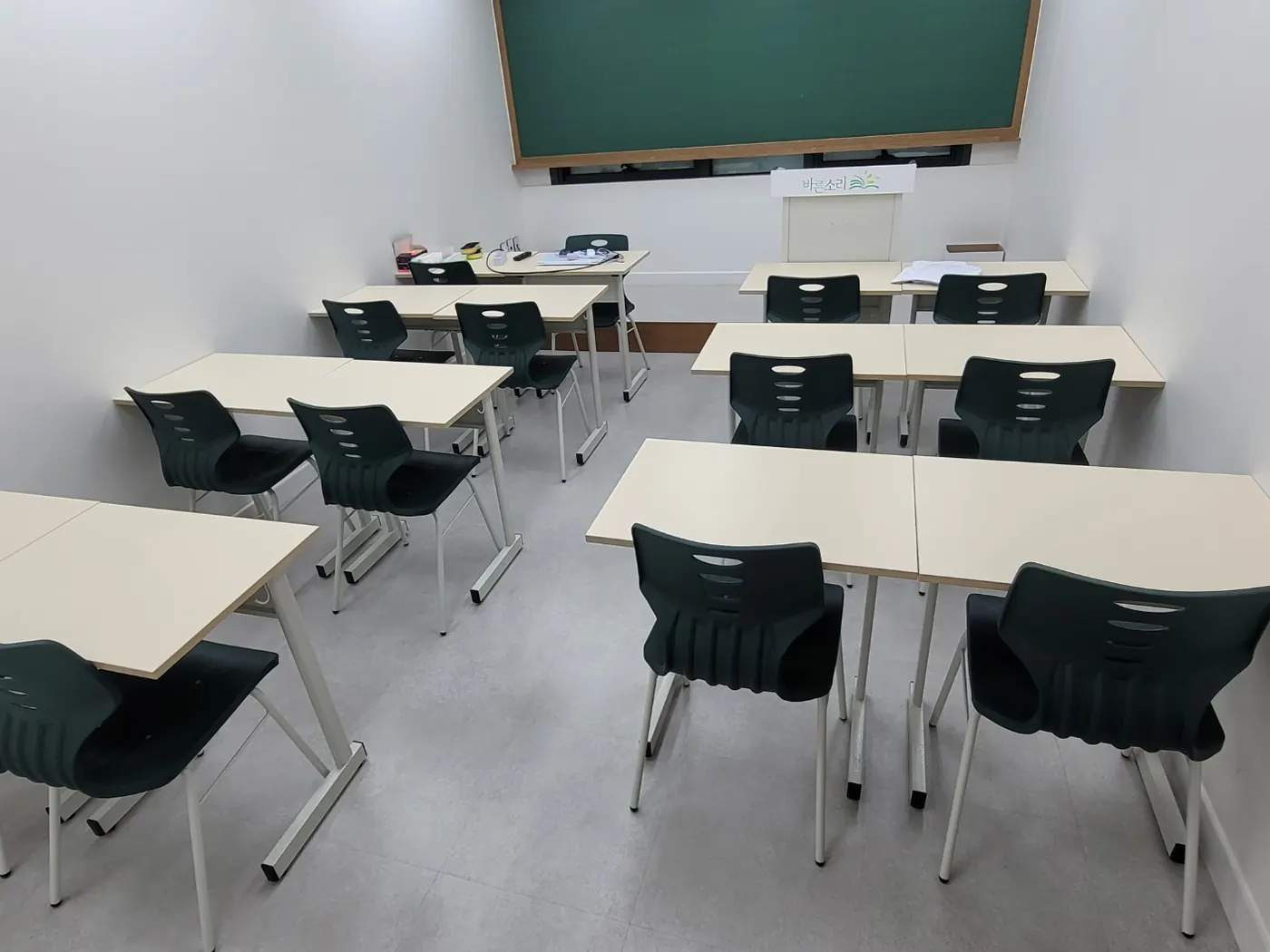 구유동 학원청소 시공 현장 — 열람석 정리