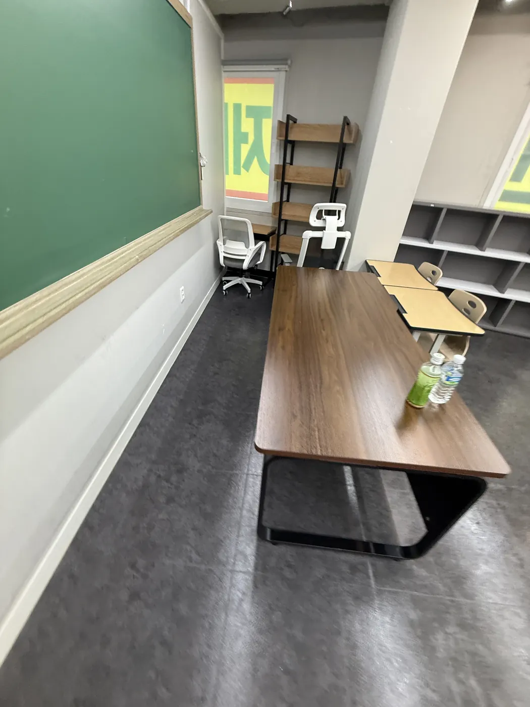 두서면 학원청소 시공 현장 — 열람석 정리