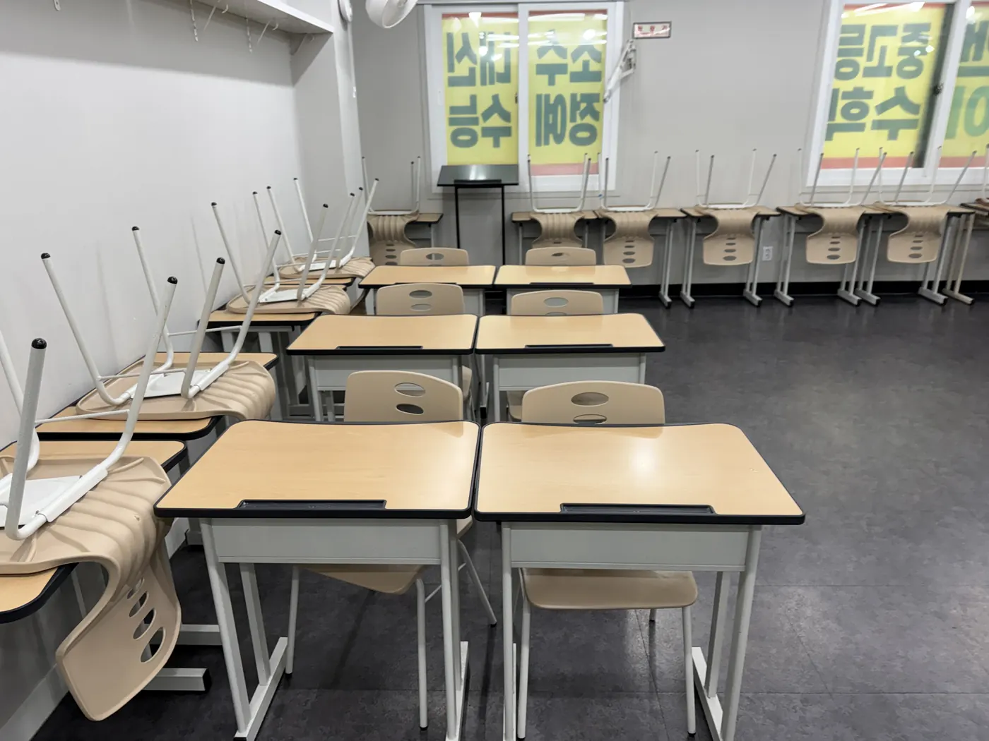산하동 학원청소 시공 현장 — 열람석 정리