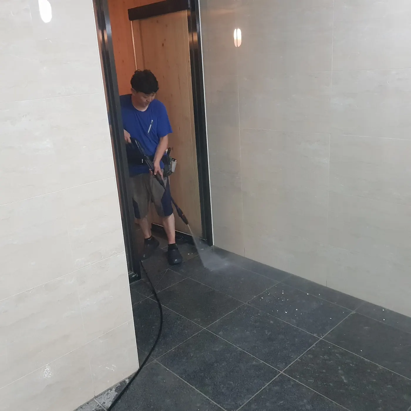 기계 세정 작업 — 울주군 목욕탕청소 현장