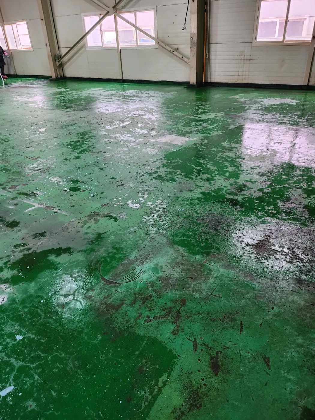 두왕동 공장청소 시공 현장 — 에폭시 바닥 세정