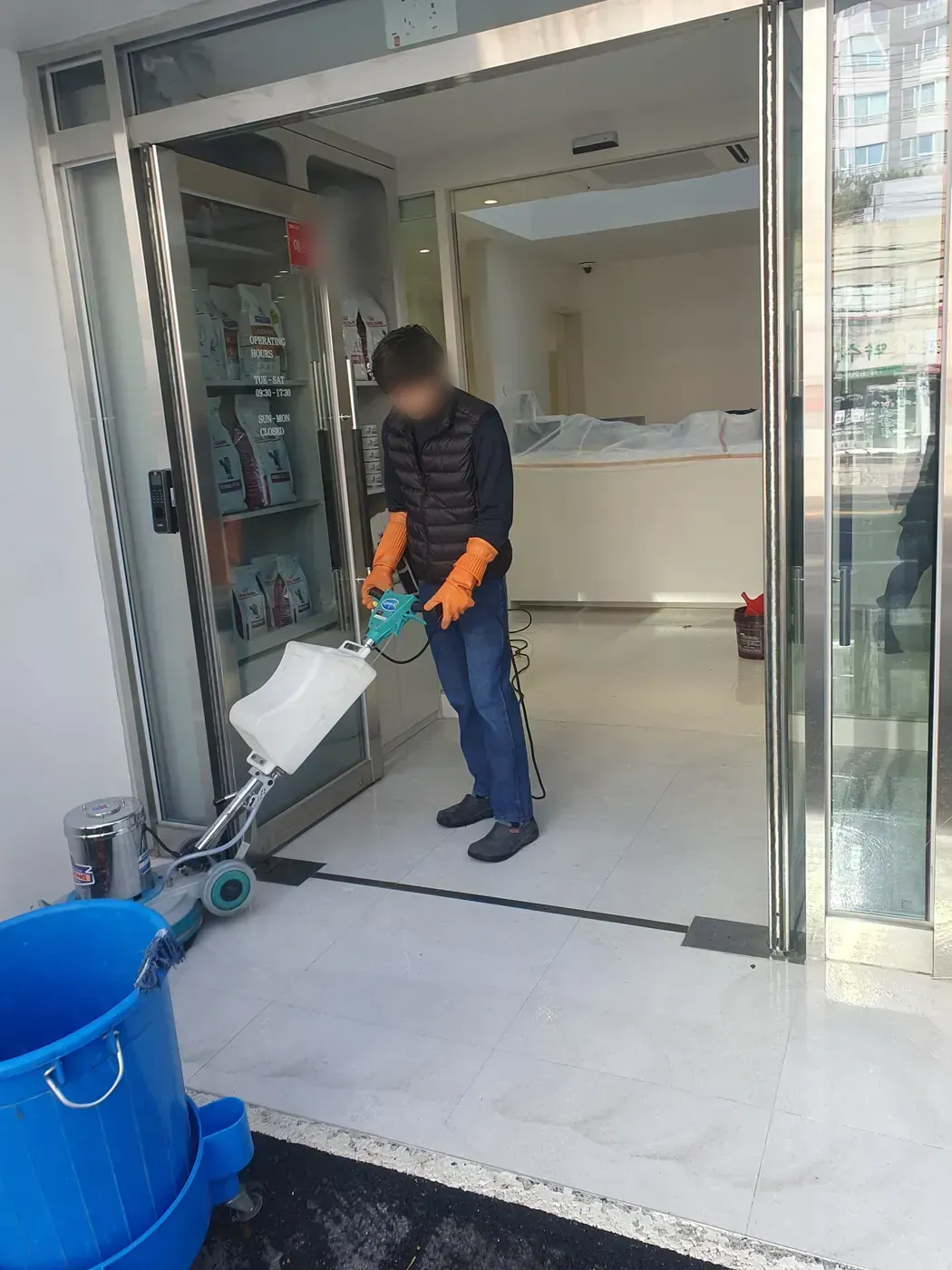 바닥 광택 작업 — 부곡동 병원청소 현장