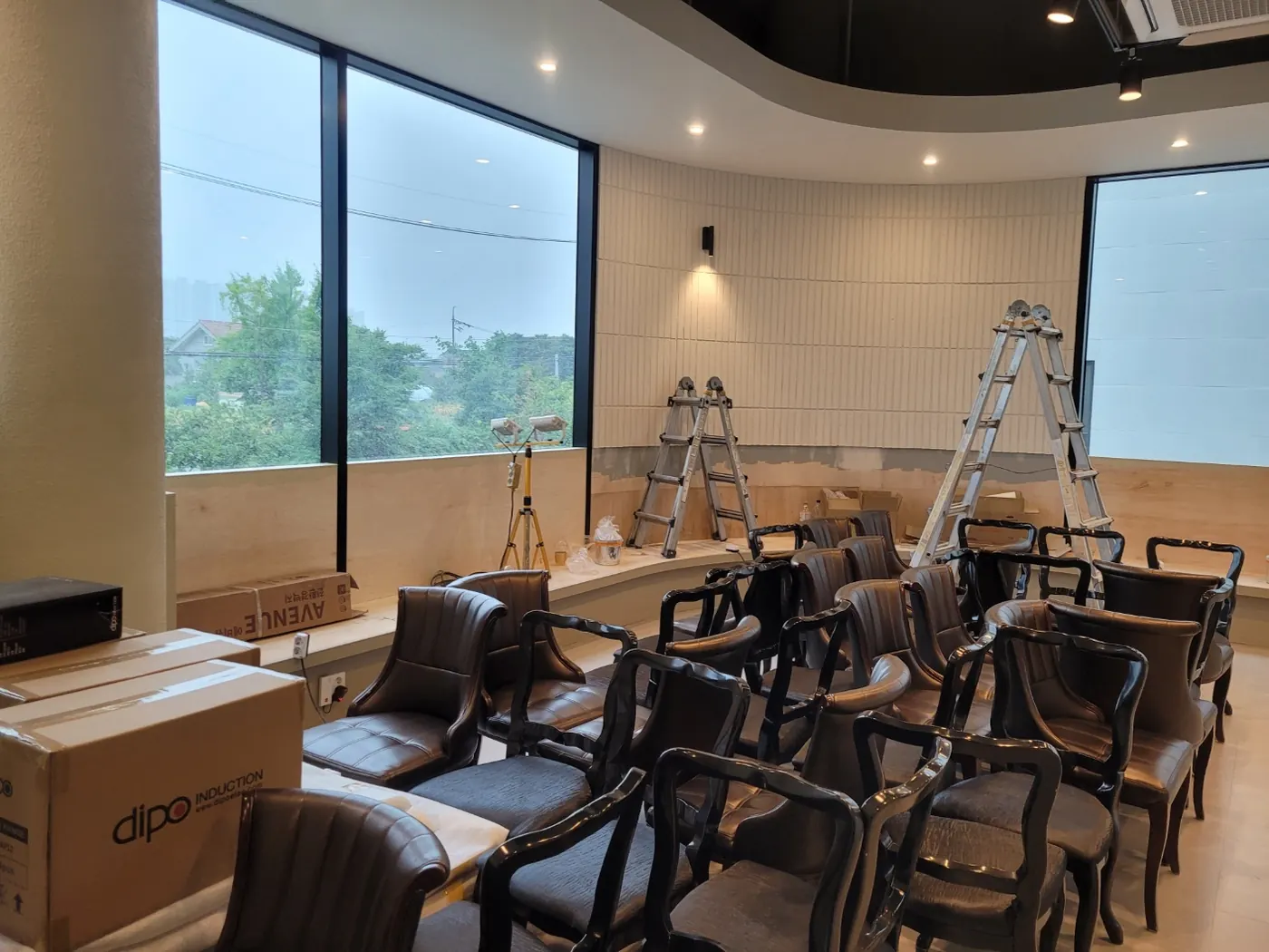 창호 마감 확인 — 달천동 준공청소 현장