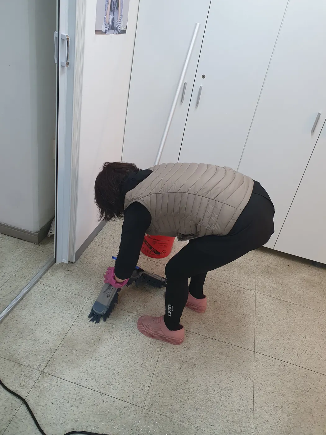 바닥 물걸레 마감 — 황성동 사무실청소 현장