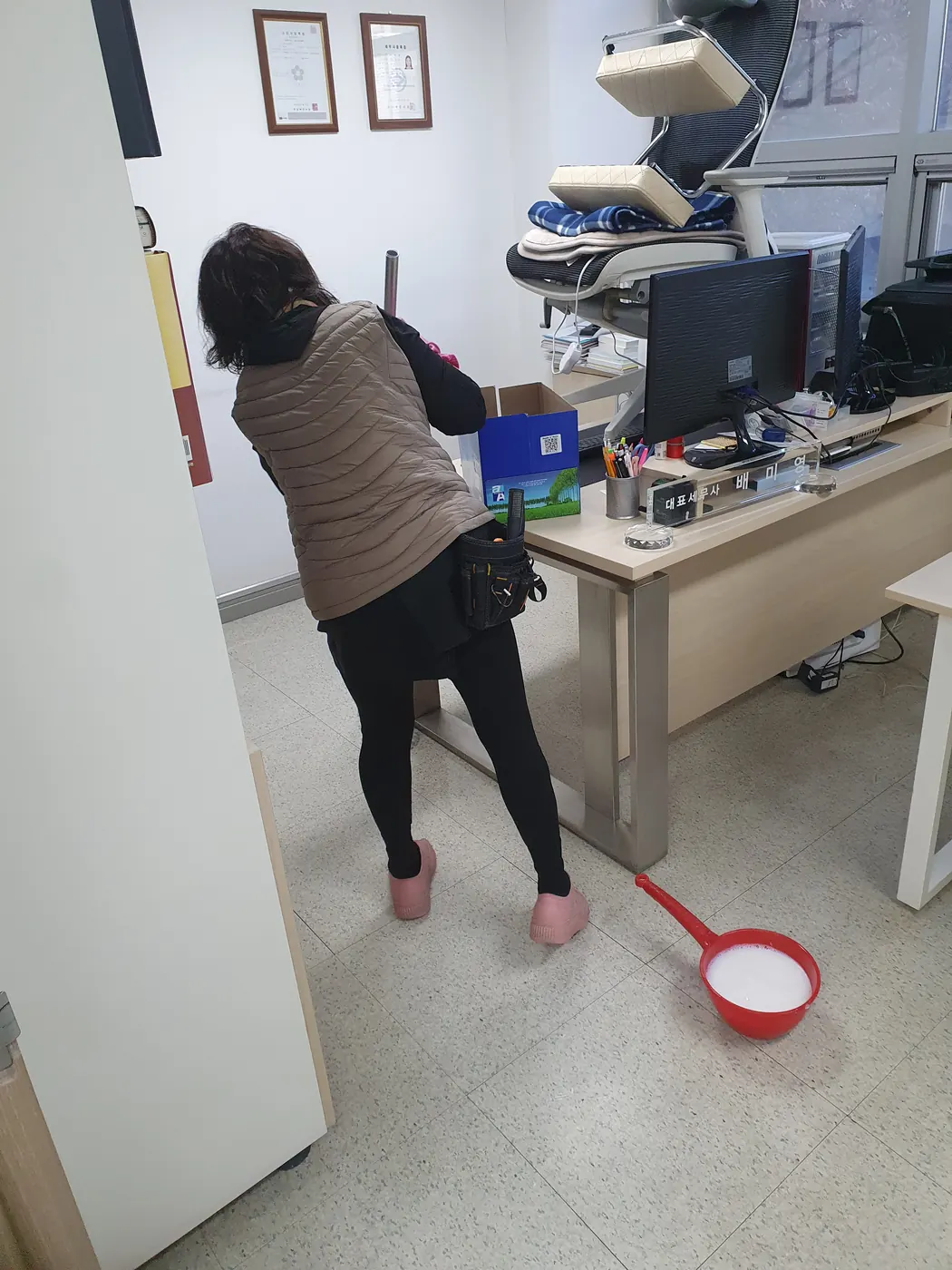 바닥 물걸레 마감 — 가대동 사무실청소 현장