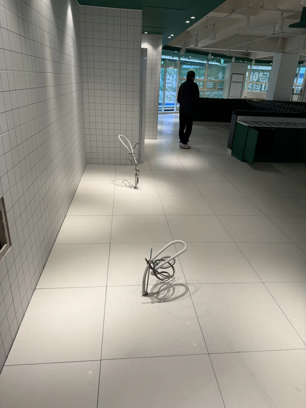 상안동 식당청소 시공 현장 — 주방 바닥 세정