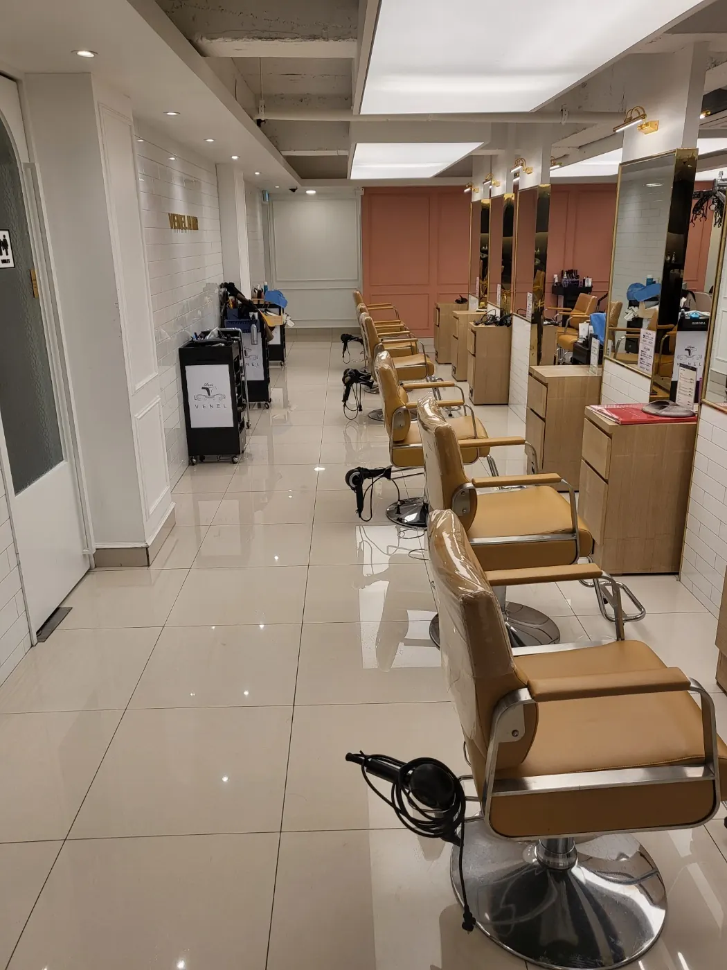 삼남읍 미용실청소 시공 현장 — 거울·집기 관리