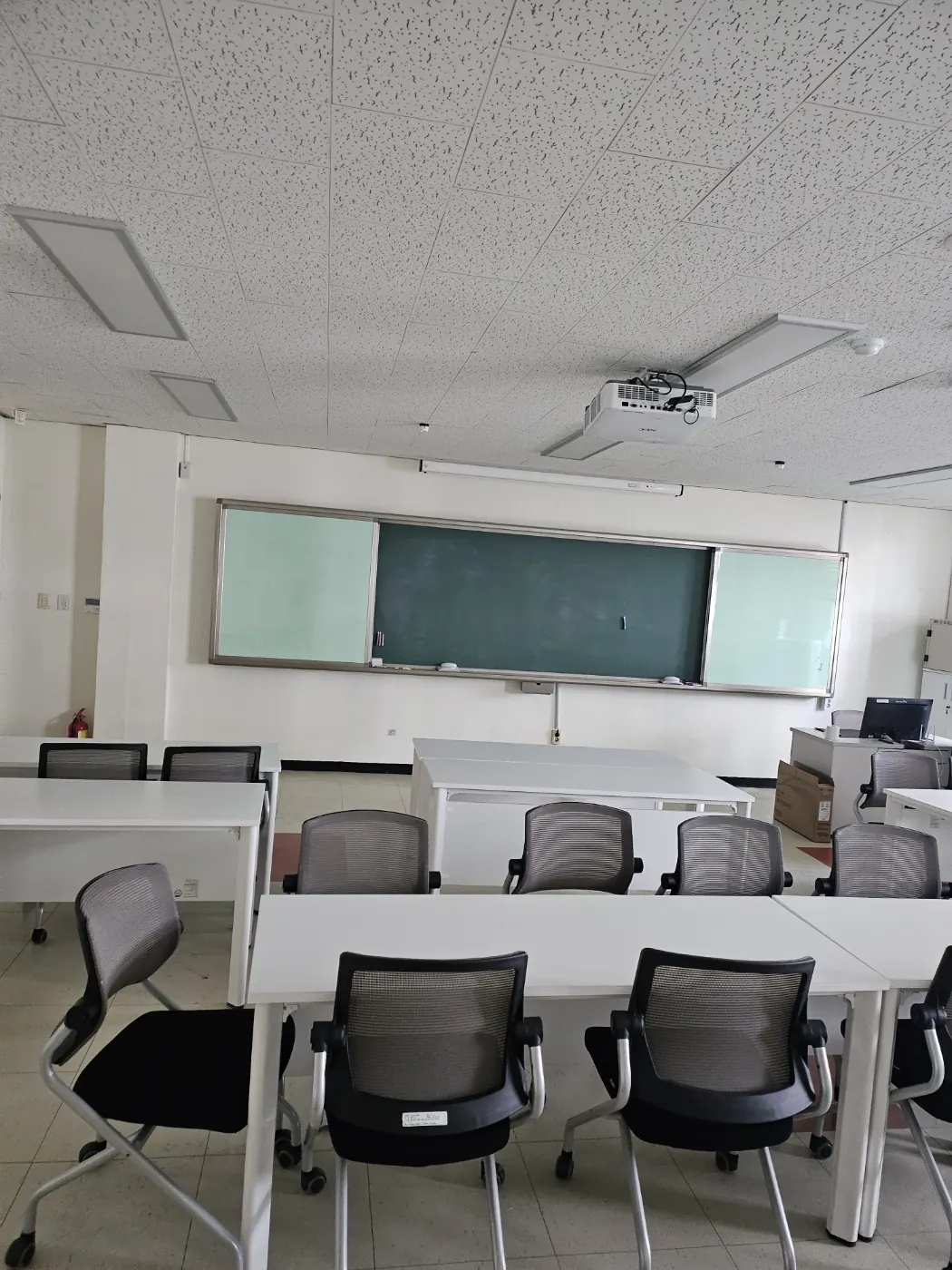 남외동 학교청소 시공 현장 — 교실 마감