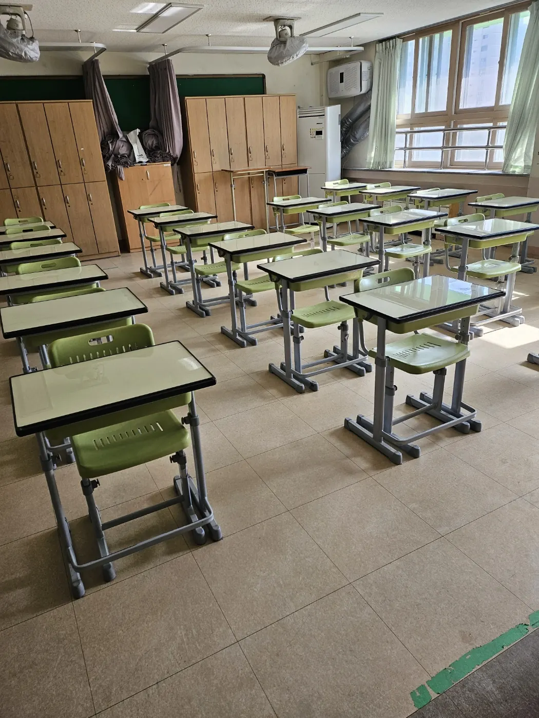 청량읍 학교청소 시공 현장 — 교실 마감