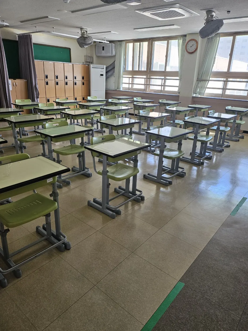 당사동 학교청소 시공 현장 — 교실 정리
