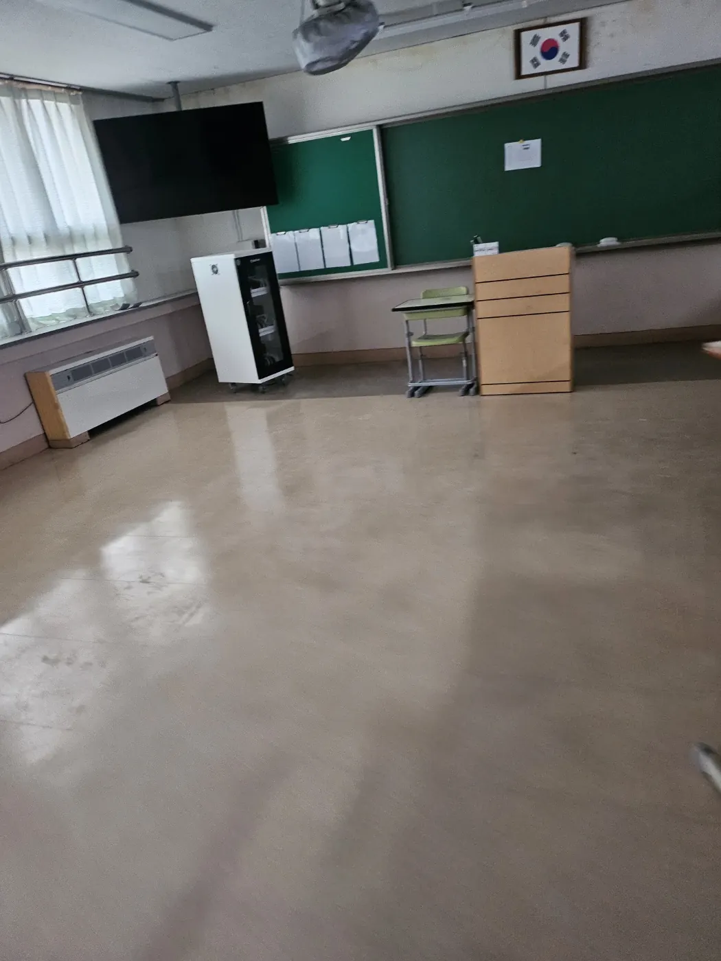 대안동 학교청소 시공 현장 — 교실 정리