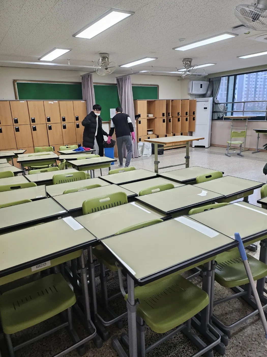 여천동 학교청소 시공 현장 — 교실 마감