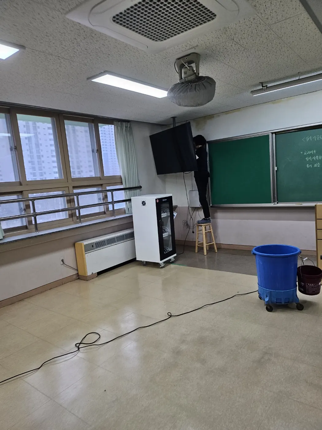 구유동 학교청소 시공 현장 — 교실 마감