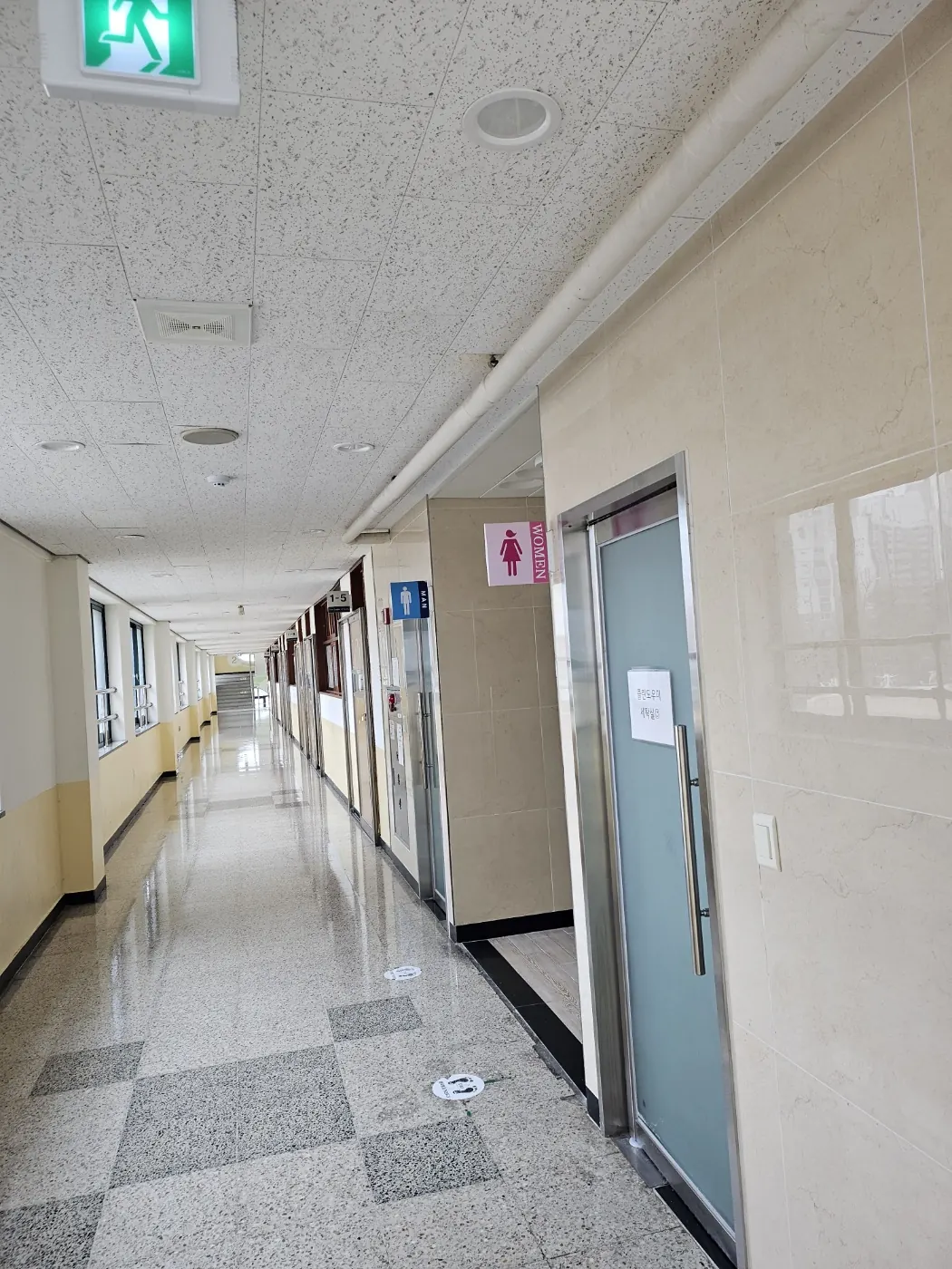 삼동면 학교청소 시공 현장 — 통로 정리