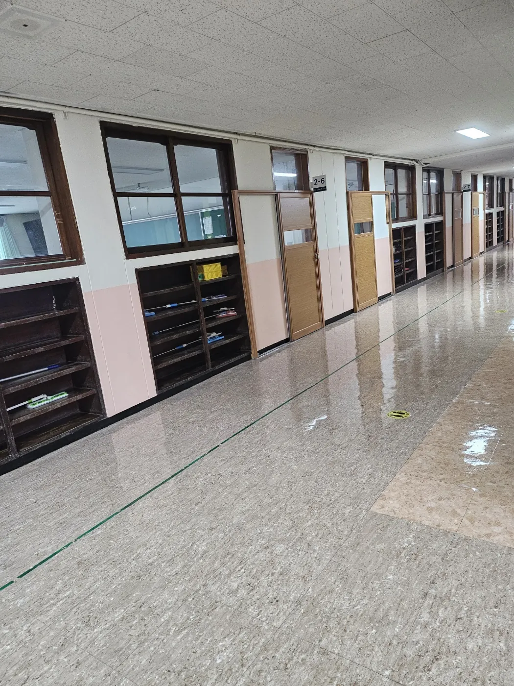 울산광역시 학교청소 시공 현장 — 통로 정리