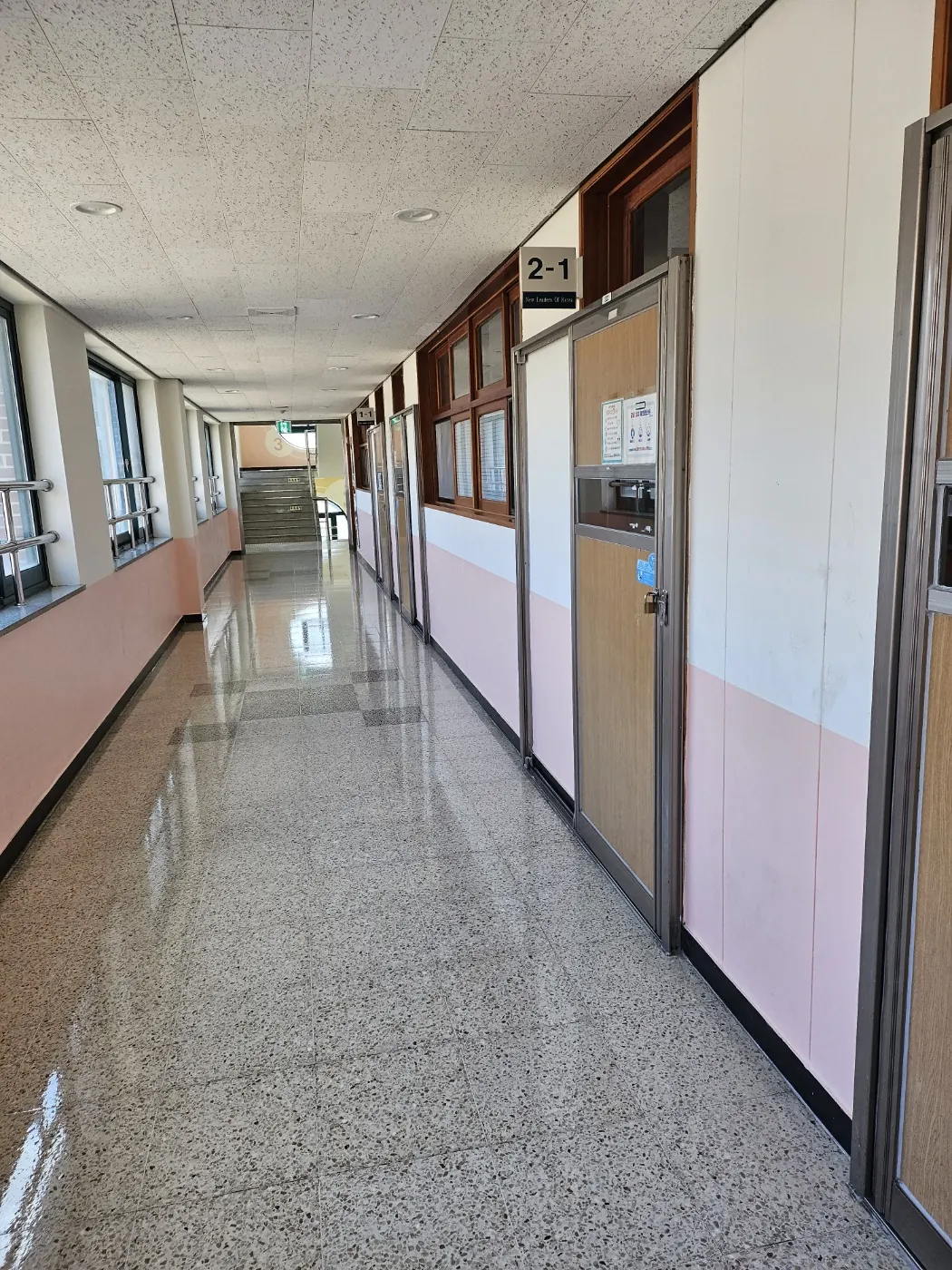 옥교동 학교청소 시공 현장 — 복도 관리