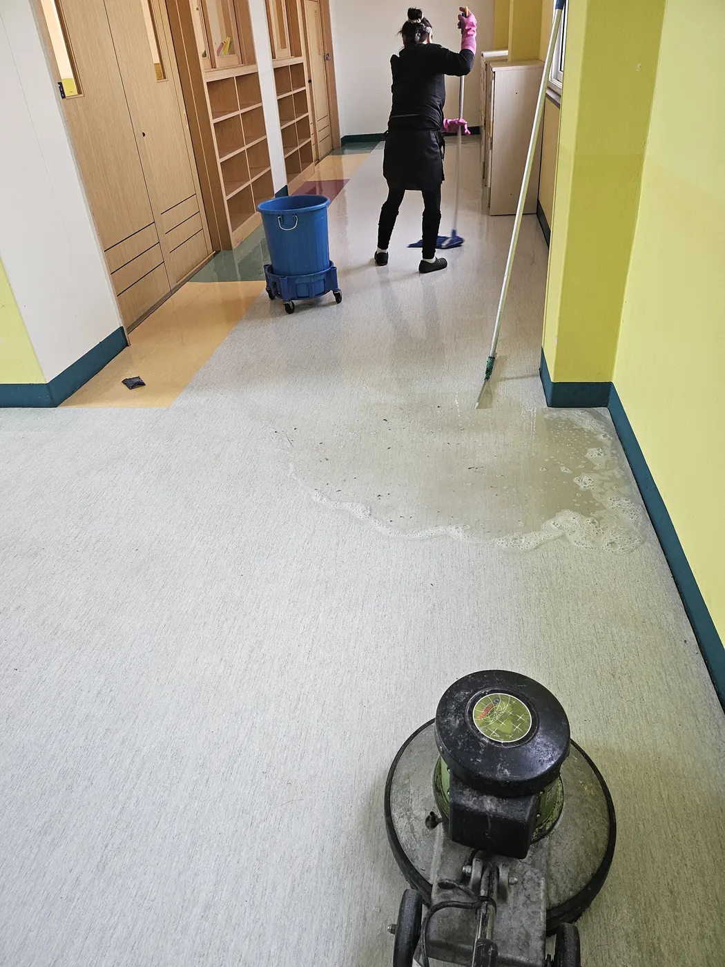 바닥 기계 세정 — 울산광역시 학교청소 현장
