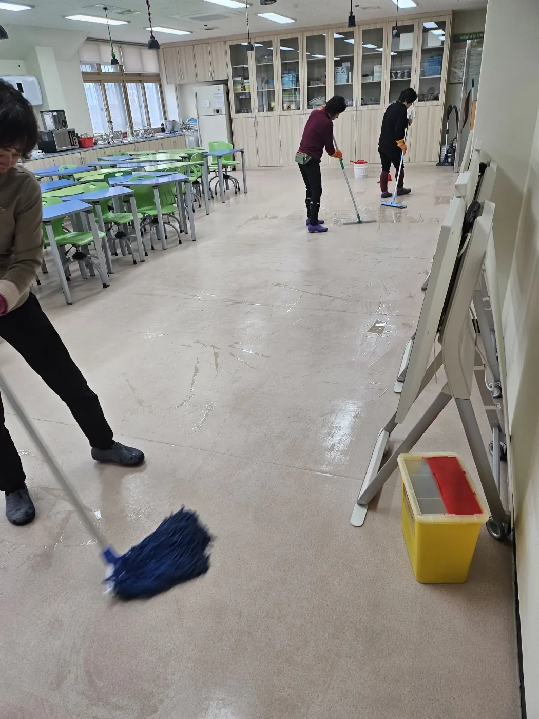 바닥 물걸레 마감 — 신정동 학교청소 현장