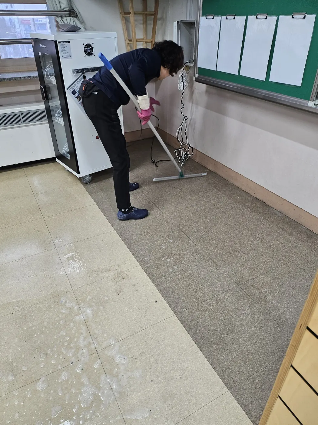 세정 진행 — 산하동 학교청소 현장
