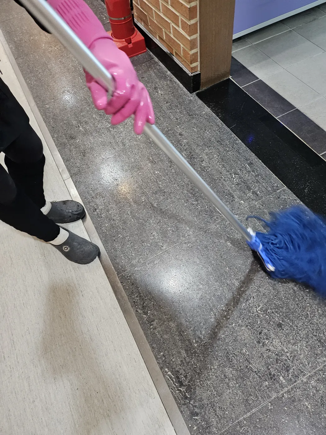 바닥 물걸레 마감 — 울주군 학교청소 현장